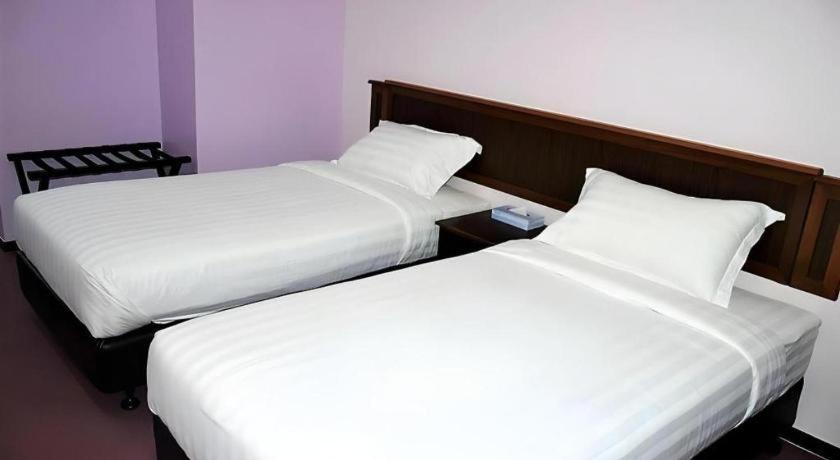 Id Hotel Yayasan Segamat Exterior photo